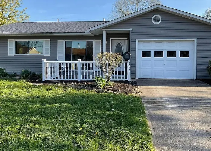 Holiday home Private - Entire House - Ranch - Hot Tub - Pets Welcome - 2 King Beds - Kids Welcome - Fenced Yard - Free Wifi - Quiet Neighborhood
