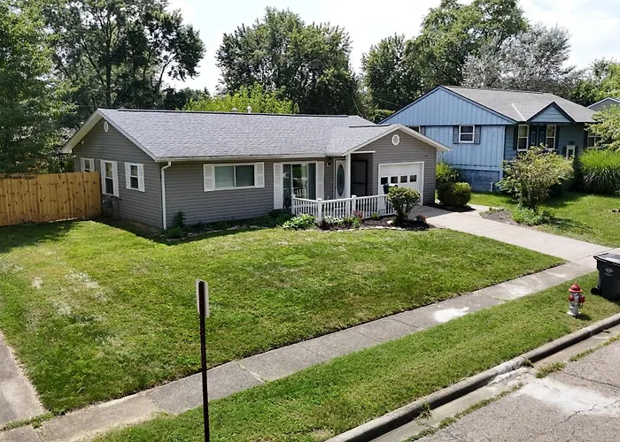 Private - Entire House - Ranch - Hot Tub - Pets Welcome - 2 King Beds - Kids Welcome - Fenced Yard - Free Wifi - Quiet Neighborhood *